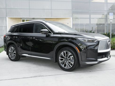Certified 2026 INFINITI QX60 Luxe w/ Cargo Package FWD image 2