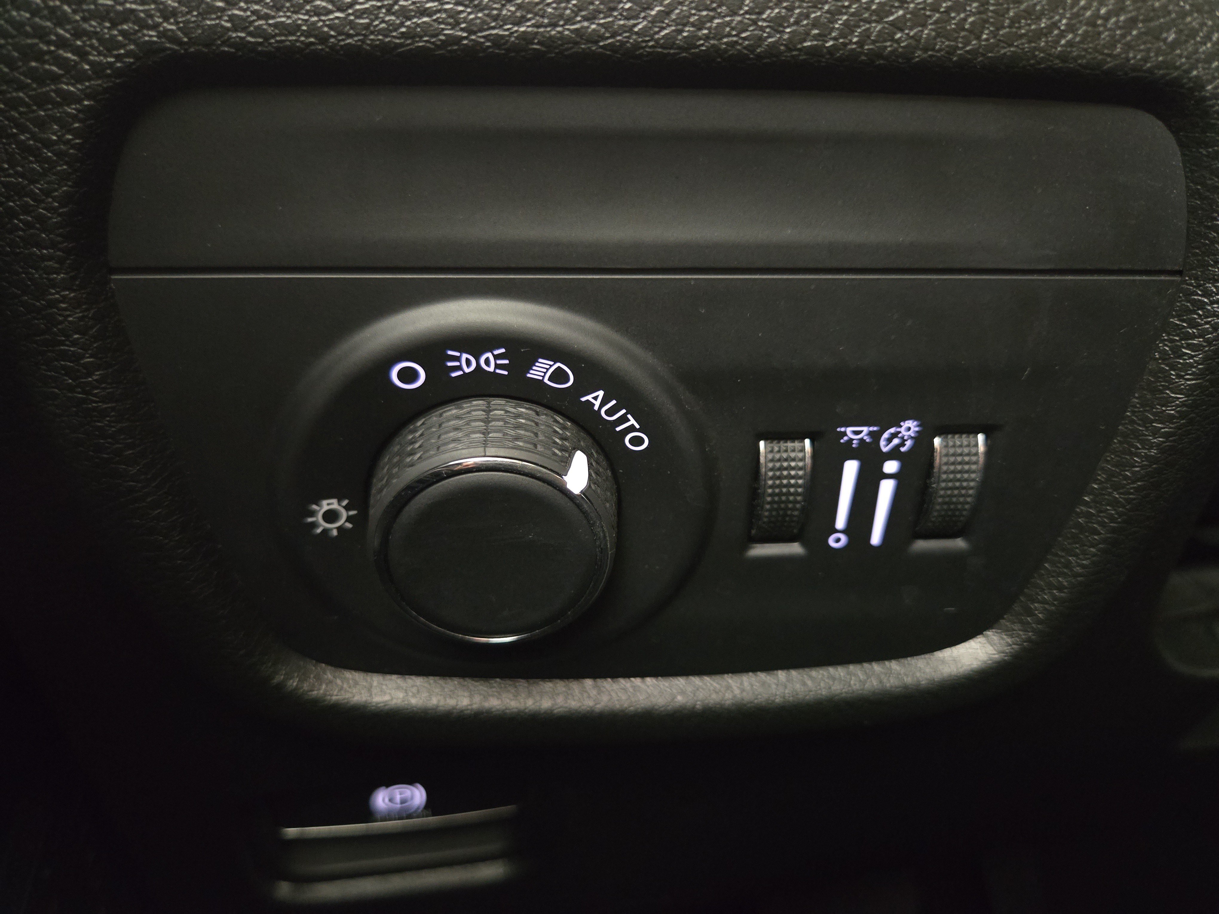 Used 2024 Jeep Grand Cherokee Altitude AWD/4WD image 25