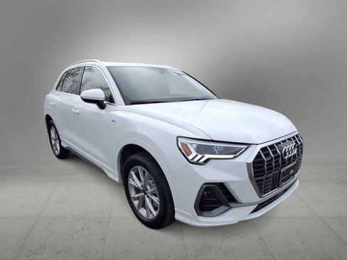 Certified 2025 Audi Q3 2.0T Premium w/ Convenience Package image 2
