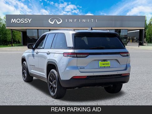 Used 2024 Jeep Grand Cherokee Altitude image 7