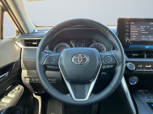 Used 2021 Toyota Venza LE w/ Carpet Mat Package (TMS) AWD/4WD image 11
