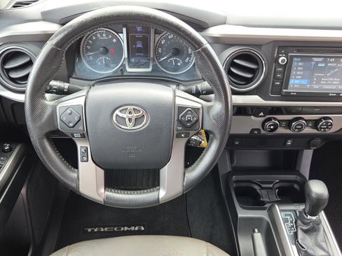 Used 2016 Toyota Tacoma SR5 w/ SR5 Appearance Package (SN) RWD image 12