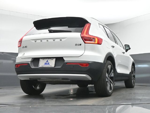 Used 2024 Volvo XC40 B5 Plus w/ Protection Package Premier AWD/4WD image 16