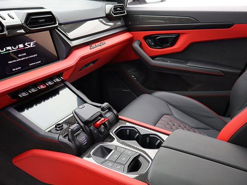 Used 2025 Lamborghini Urus SE AWD/4WD image 23