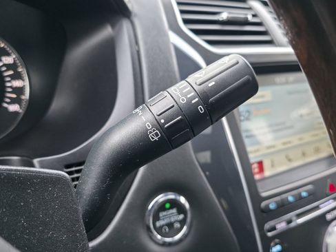 Used 2018 Ford Explorer Platinum image 37