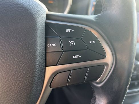 Used 2019 Jeep Grand Cherokee Laredo image 20