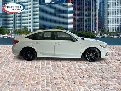Used 2023 Honda Civic Sport image 2