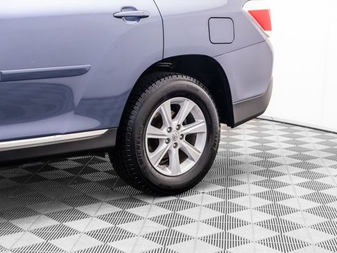 Used 2012 Toyota Highlander FWD w/ Tech Pkg image 31