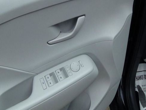 Used 2025 Hyundai Kona SEL image 14