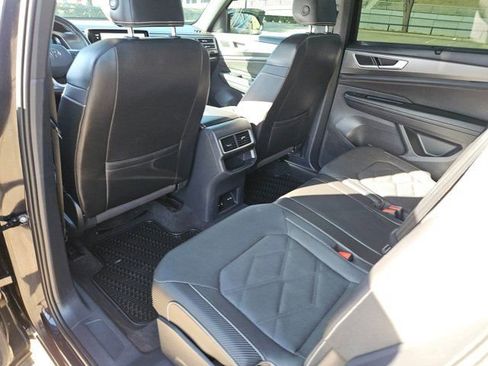 Used 2024 Volkswagen Atlas Cross Sport SE image 11
