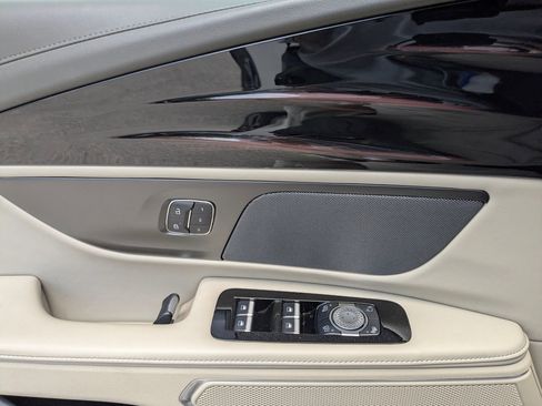 Used 2024 Lincoln Nautilus Premier AWD/4WD image 7