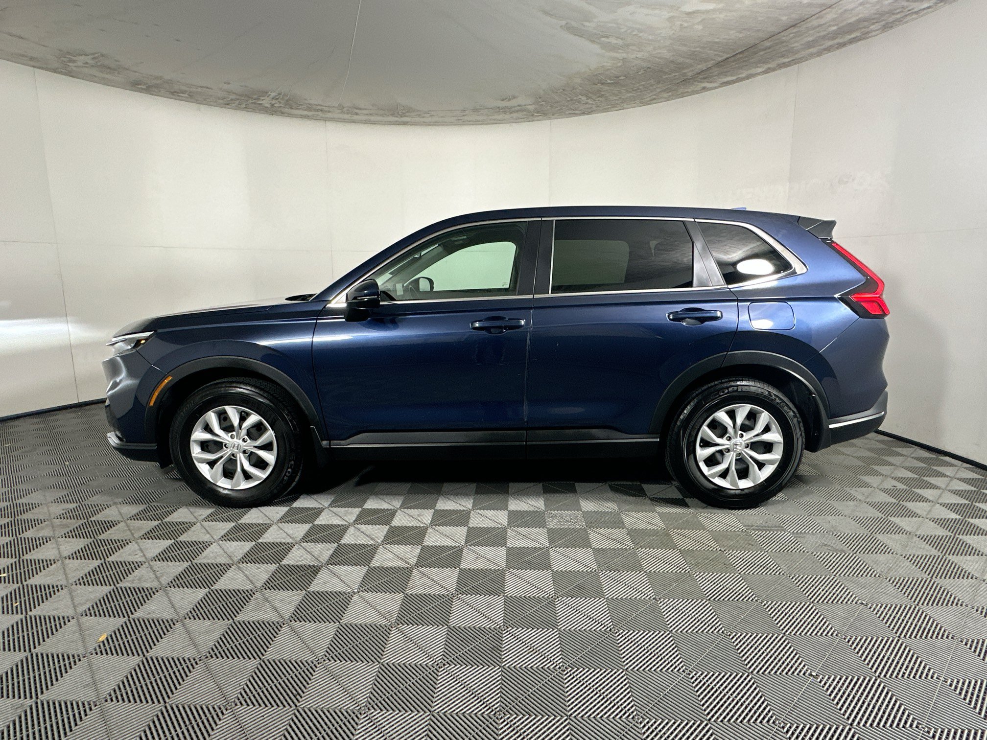 Used 2025 Honda CR-V LX image 6