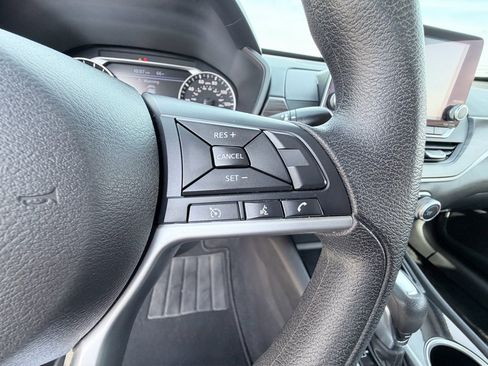 Used 2024 Nissan Altima 2.5 SV image 14