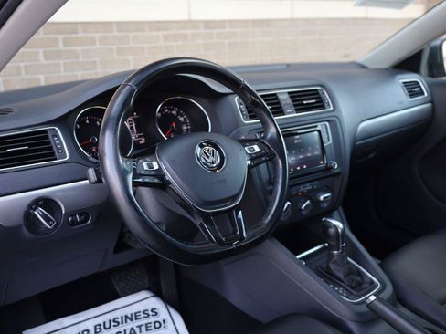 Used 2017 Volkswagen Jetta SE FWD image 15