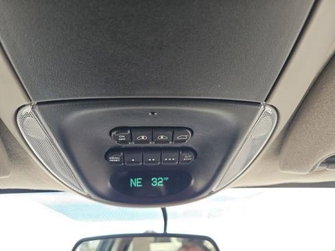 Used 2003 Chrysler Town & Country Limited image 37