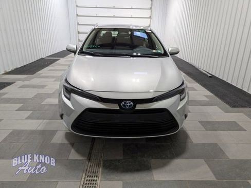 Used 2025 Toyota Corolla LE image 6