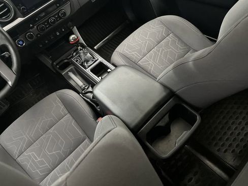 Used 2016 Toyota Tacoma TRD Sport w/ Premium & Technology Package AWD/4WD image 27