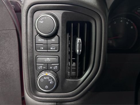 Used 2019 Chevrolet Silverado 1500 Custom w/ Custom Convenience Package AWD/4WD image 22