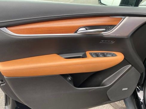 Used 2020 Cadillac XT5 Premium Luxury w/ LPO, Floor Liner Package AWD/4WD image 18