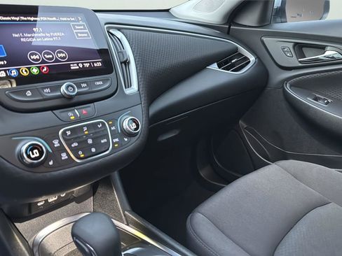 Used 2025 Chevrolet Malibu LT image 20