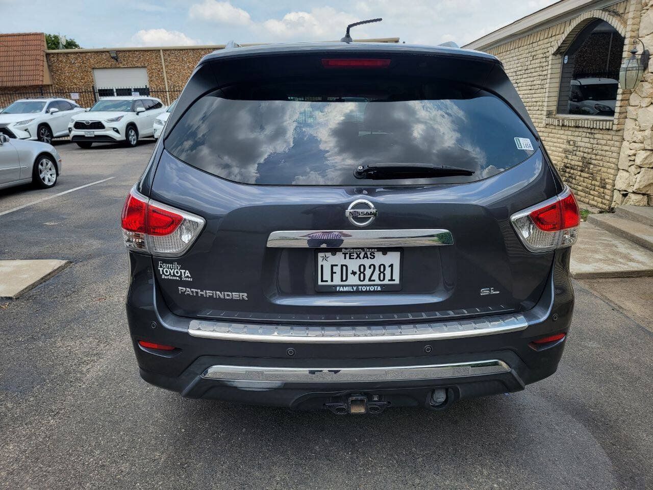 Used 2014 Nissan Pathfinder SL w/ SL Premium Package FWD image 6