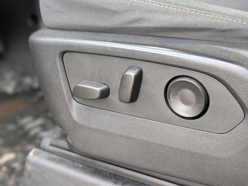 Used 2024 Chevrolet Silverado 2500 Custom w/ Custom Value Package image 27