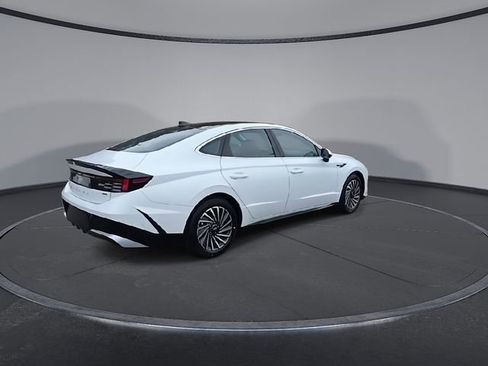 New 2026 Hyundai Sonata Limited FWD image 9