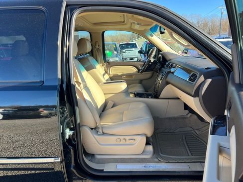 Used 2013 GMC Yukon XL Denali image 22