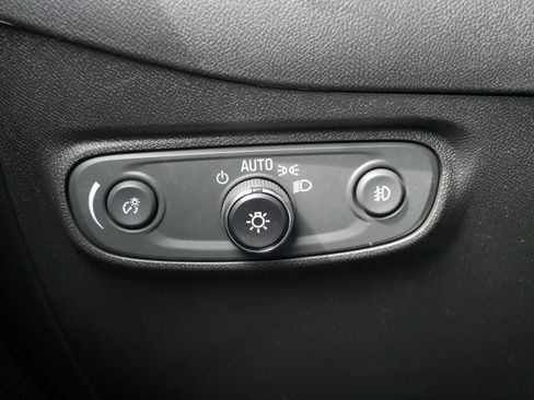 Used 2023 Chevrolet Equinox Premier image 23