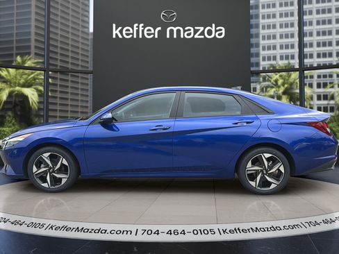 Used 2023 Hyundai Elantra SEL w/ Convenience Package FWD image 4