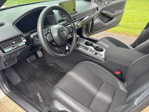 Used 2025 Honda Civic Sport image 13