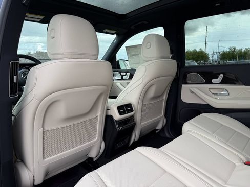 Used 2025 Mercedes-Benz GLS 450 4MATIC image 38
