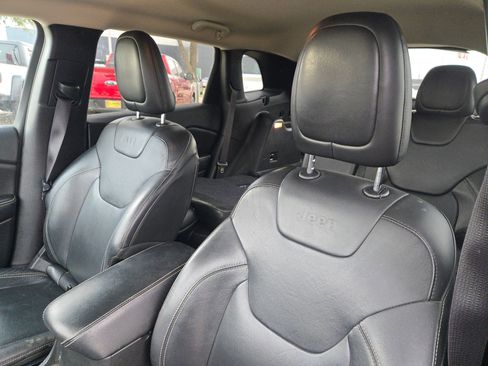 Used 2015 Jeep Cherokee Limited image 9