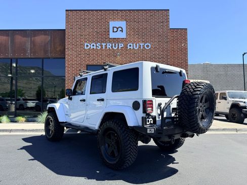 Used 2012 Jeep Wrangler Unlimited Sahara w/ Connectivity Group AWD/4WD image 6