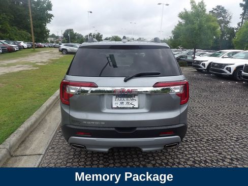 Used 2023 GMC Acadia SLT w/ Technology Package FWD image 7