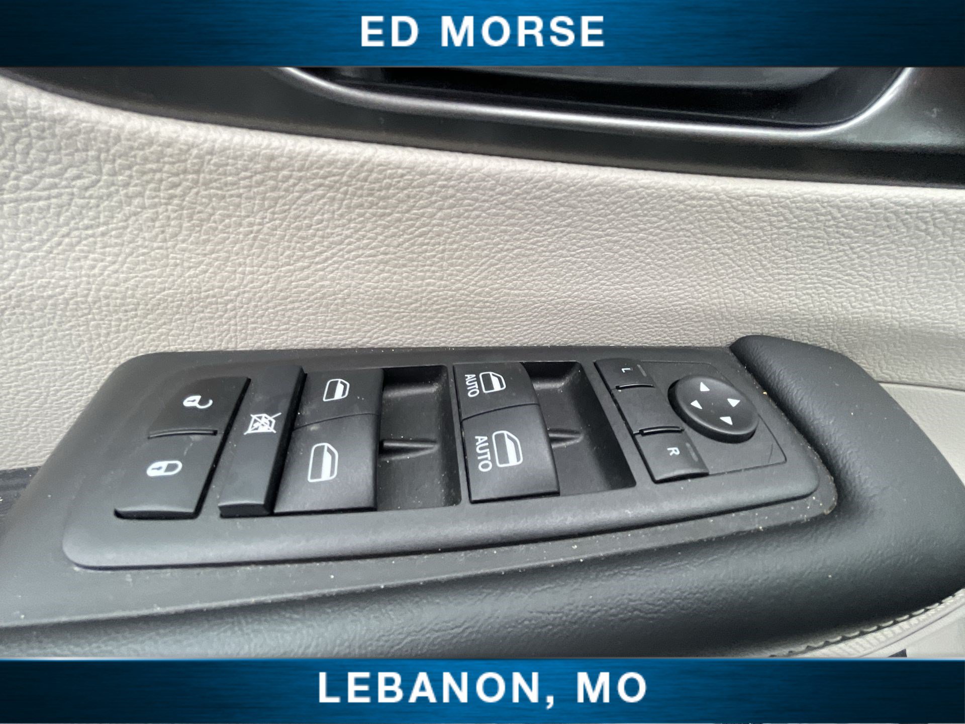 Used 2024 Chrysler Pacifica Touring-L FWD image 22