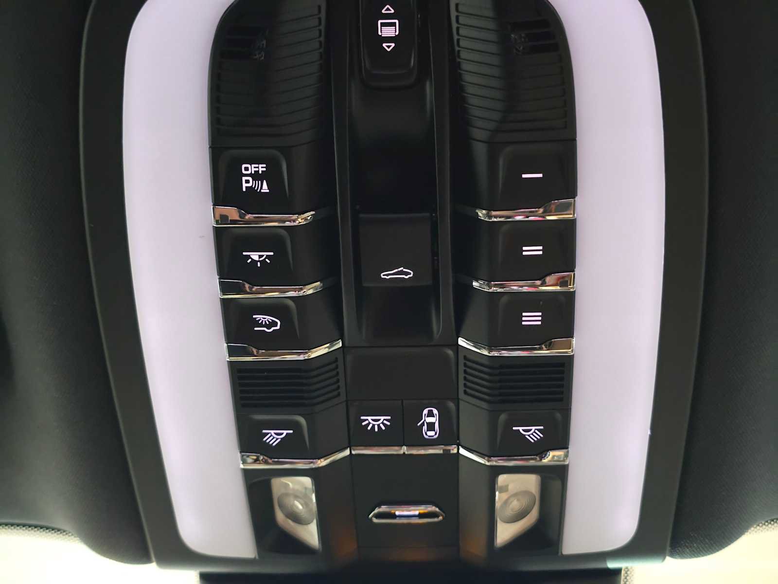 Used 2023 Porsche Macan S AWD/4WD image 30