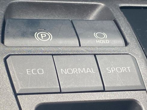 Used 2019 Toyota RAV4 LE image 17