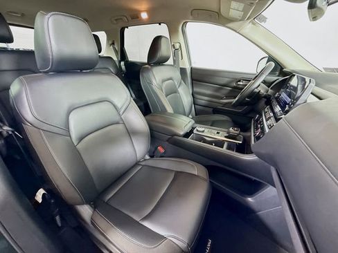 Certified 2023 Nissan Pathfinder SL w/ Lighting Package (N92) image 30