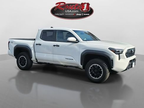 Used 2024 Toyota Tacoma TRD Off-Road image 5