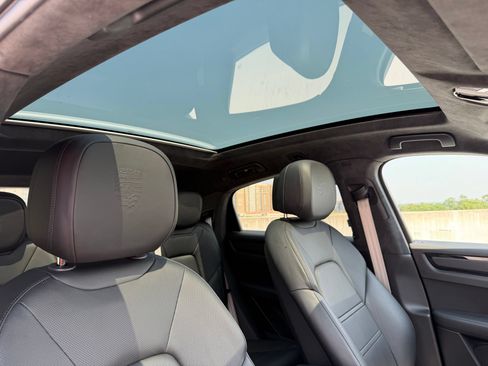 Certified 2023 Porsche Cayenne Coupe AWD/4WD image 22