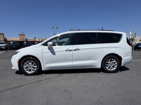 Used 2021 Chrysler Pacifica Touring-L FWD image 7