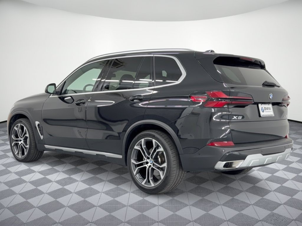 Used 2024 BMW X5 xDrive40i w/ Premium Package AWD/4WD image 3