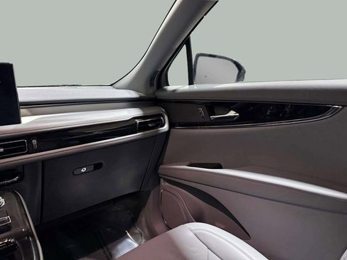 Certified 2023 Lincoln Nautilus Reserve image 22