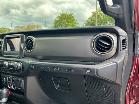 Used 2021 Jeep Wrangler Unlimited Sport image 23