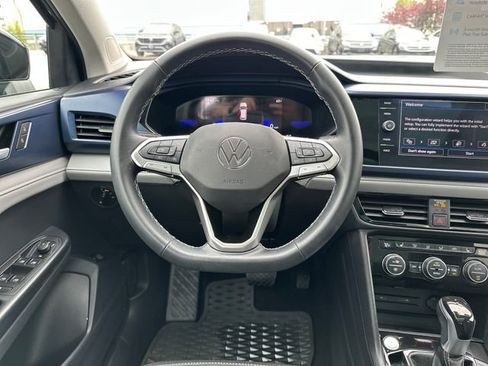 Certified 2024 Volkswagen Taos SE w/ Panoramic Sunroof Package AWD/4WD image 17