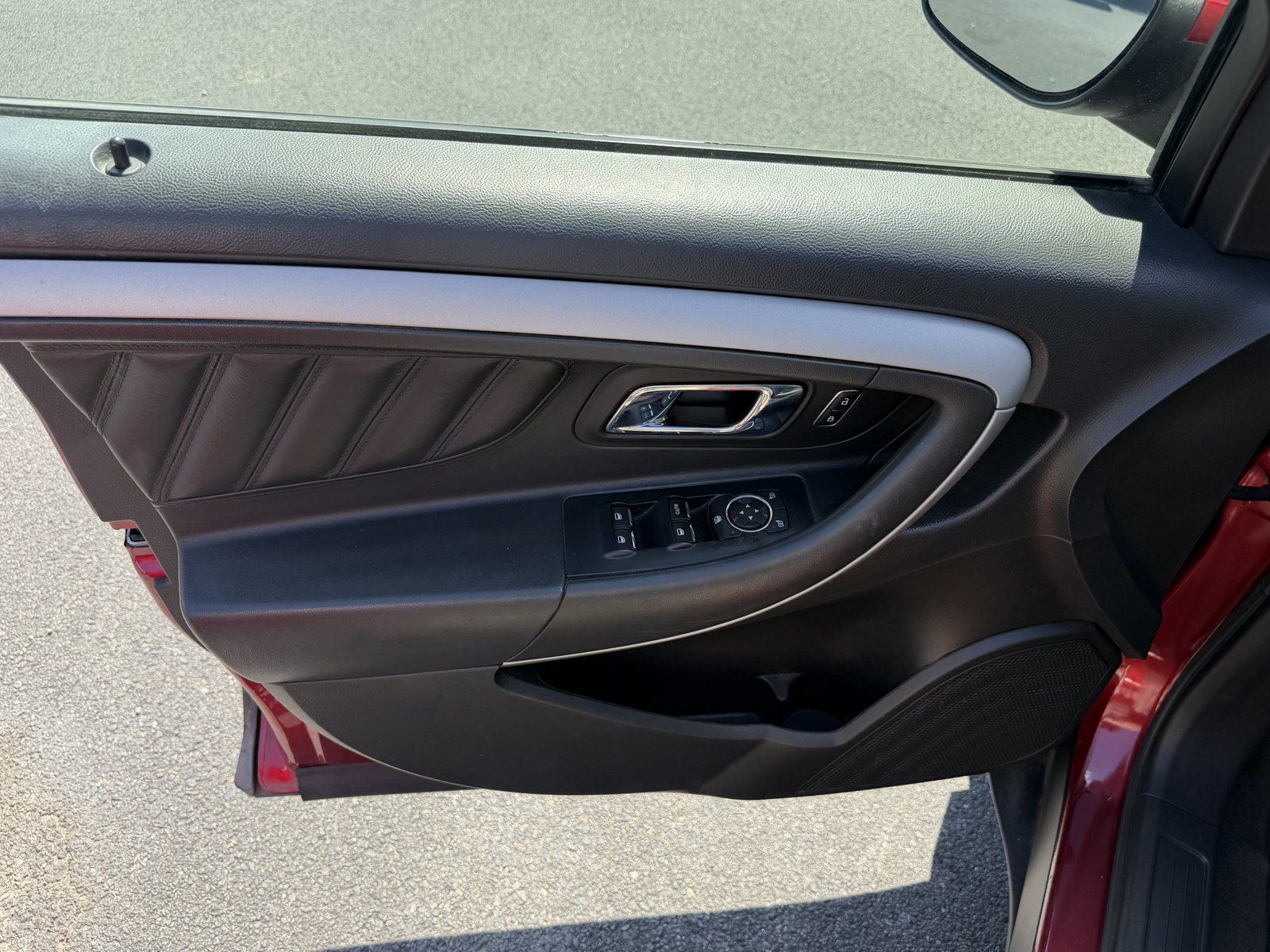 Used 2018 Ford Taurus SEL FWD image 16