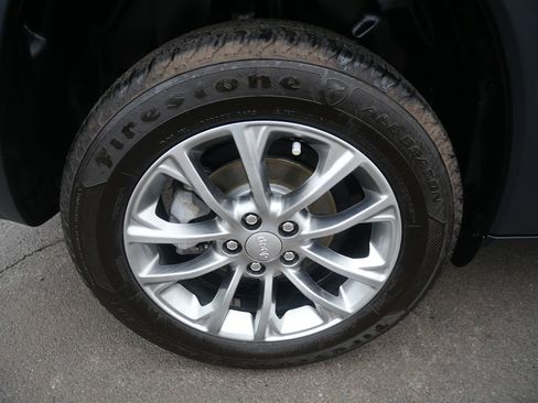 Used 2019 Jeep Cherokee Latitude Plus image 34