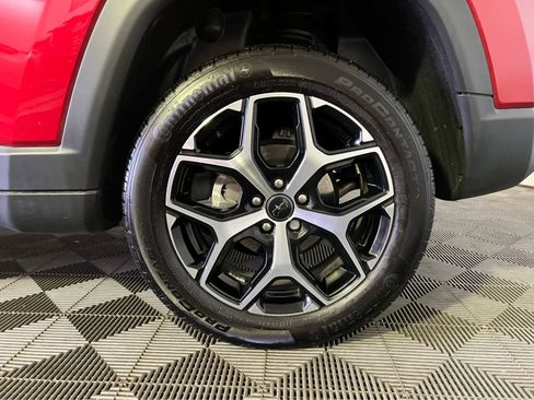 Used 2025 Jeep Compass Limited w/ Sun & Sound Group AWD/4WD image 9