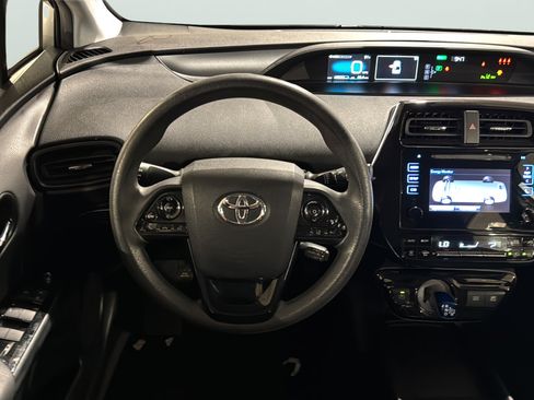 Used 2019 Toyota Prius LE w/ Preferred Accessory Package FWD image 16